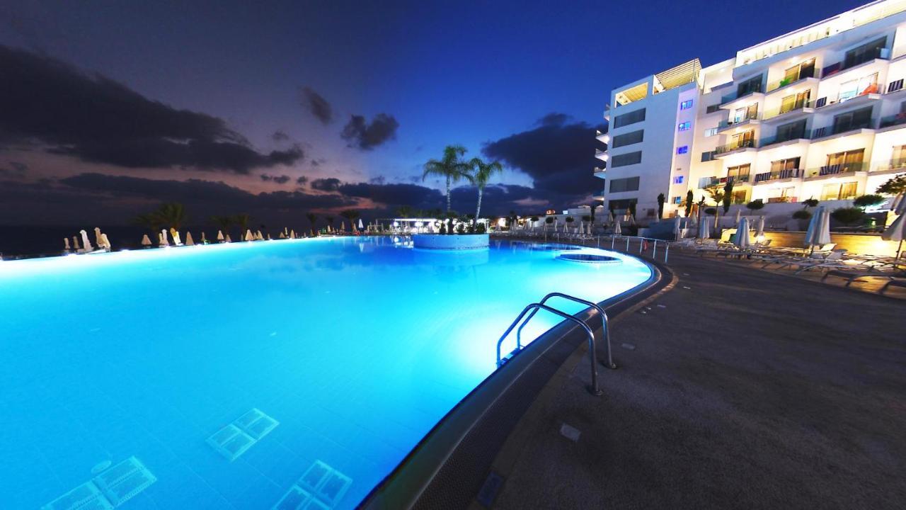 KING EVELTHON BEACH HOTEL AND RESORT, PAPHOS